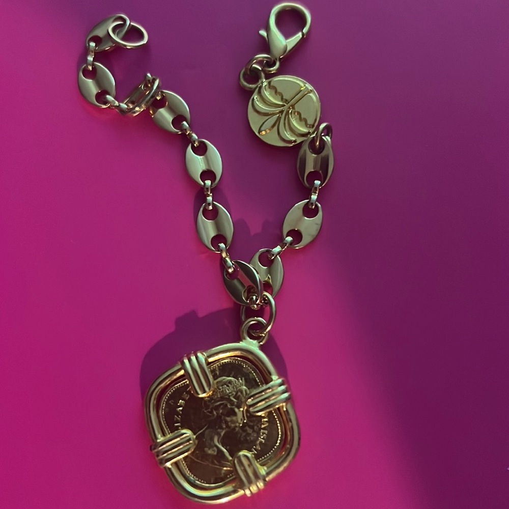 Square bracket- matching necklace